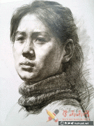 優(yōu)秀素描頭像四分之三側(cè)面女青年作品