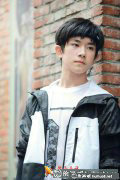 TFBOYS易烊千璽彩鉛繪風(fēng)采