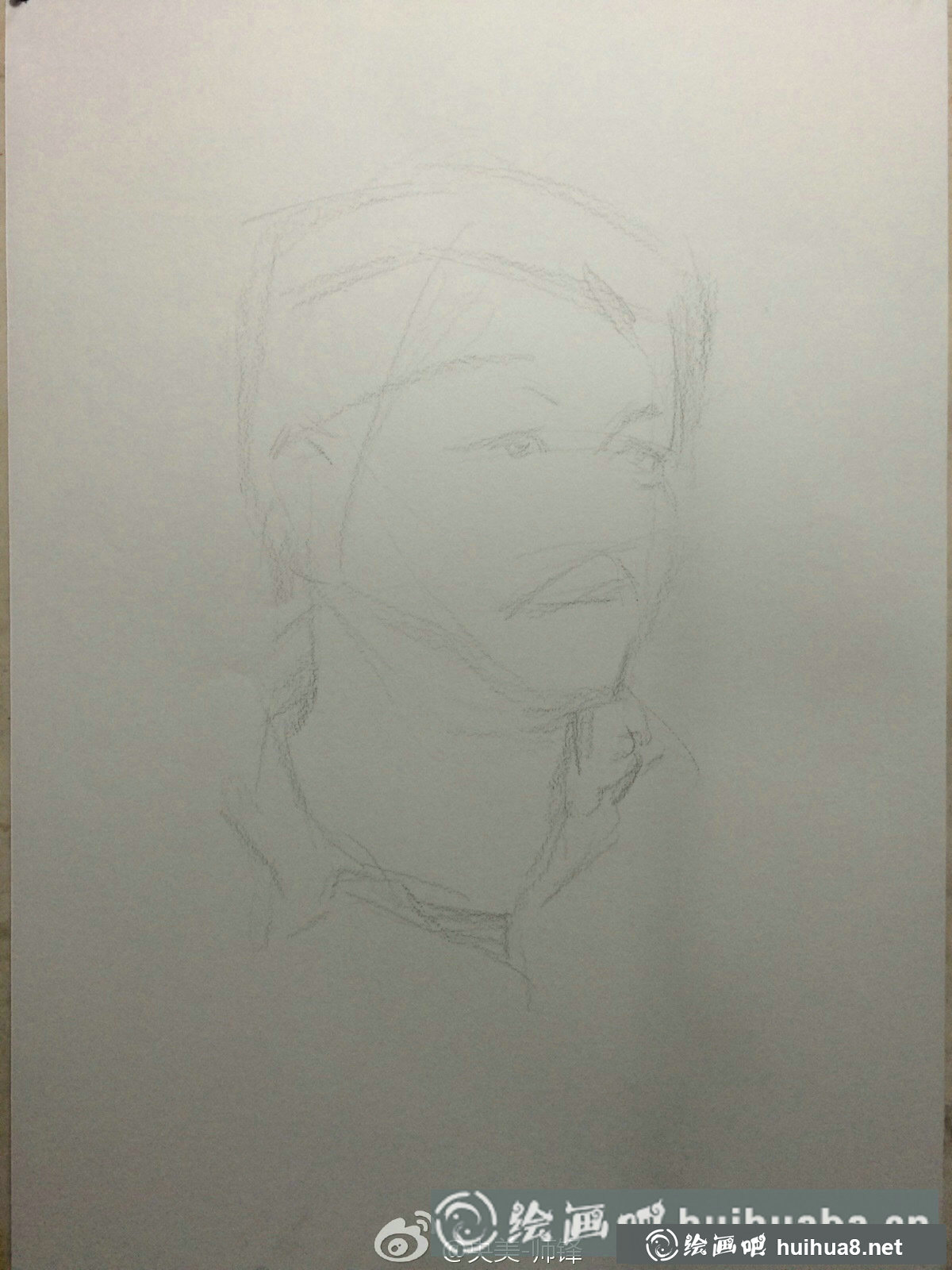 央美師鋒中年男子素描頭像作畫(huà)步驟(1)