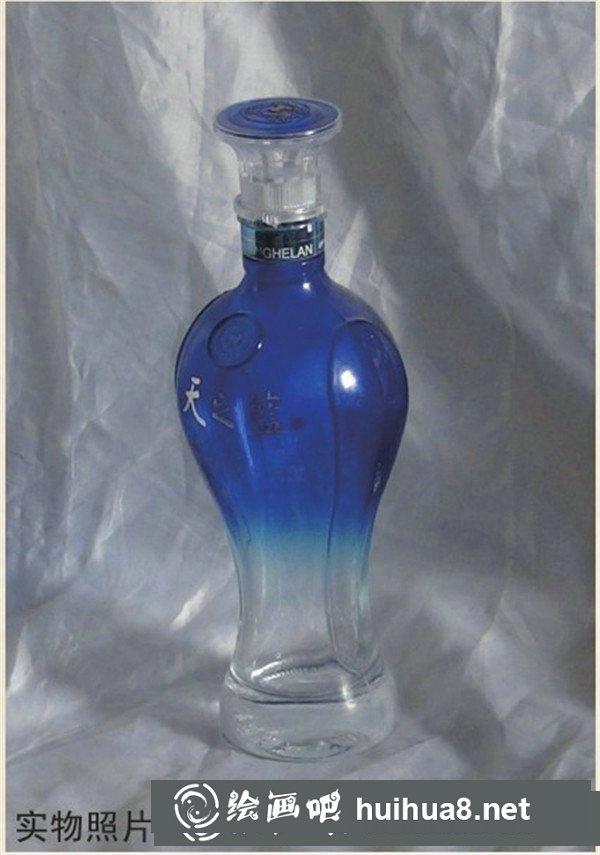 水彩藝術：如何繪制夢幻般的藍色酒瓶