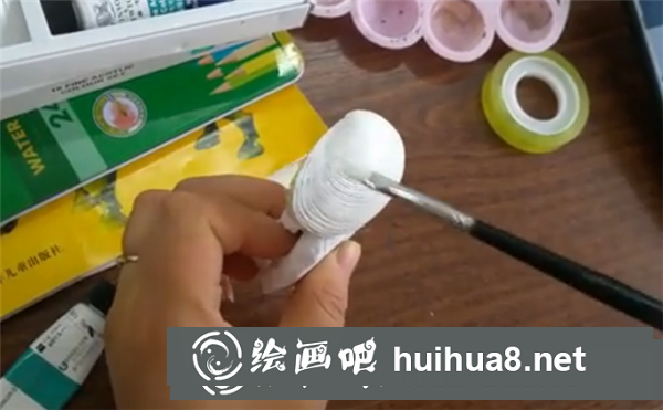 在貝殼上畫畫