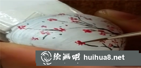 在貝殼上畫畫