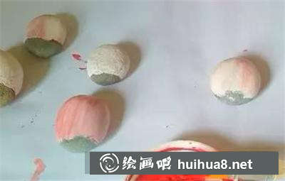 石頭上畫瓢蟲