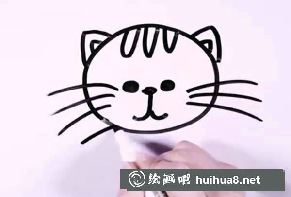 叼魚(yú)骨頭的小貓簡(jiǎn)筆畫(huà)