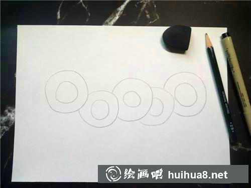 形態(tài)各異的甜甜圈